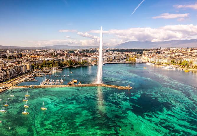 Vue aérienne de Genève et du Jet d’Eau